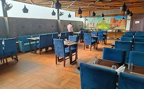 Hotel Ten Square - 5 Minutes From The Taj Mahal